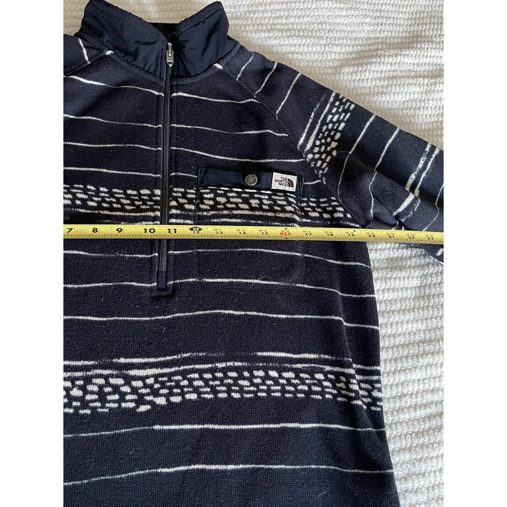 Men's small  The North Face Quarter Zip Navy Fisherman Naval Pattern Sweater